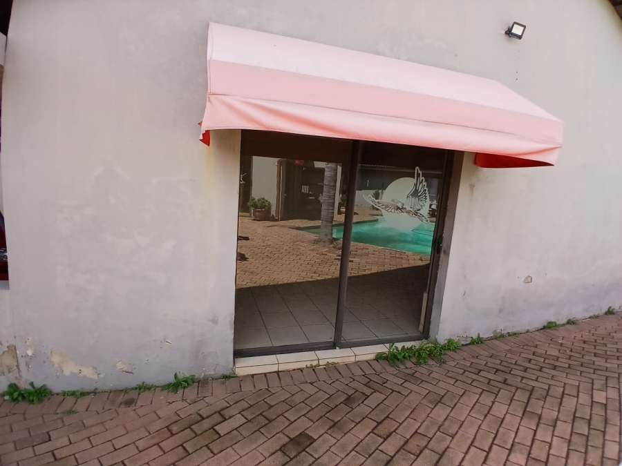 6 Bedroom Property for Sale in Selcourt Gauteng