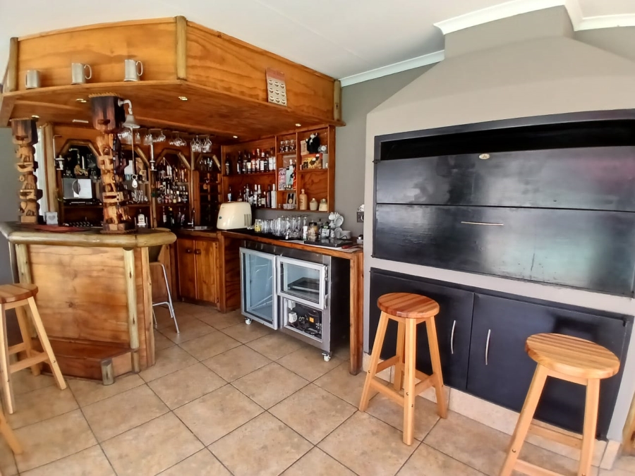 6 Bedroom Property for Sale in Selcourt Gauteng