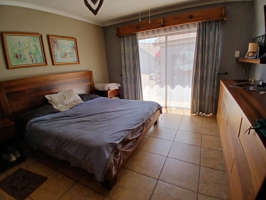 6 Bedroom Property for Sale in Selcourt Gauteng