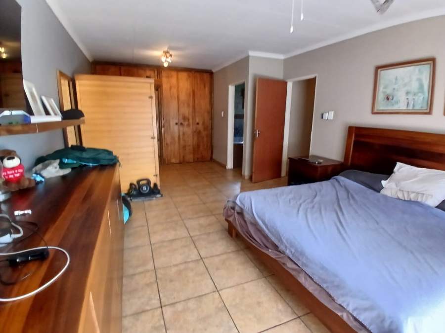 6 Bedroom Property for Sale in Selcourt Gauteng