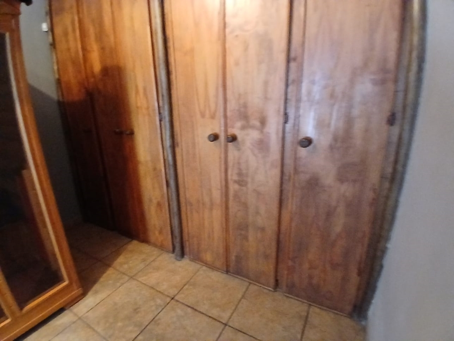 6 Bedroom Property for Sale in Selcourt Gauteng