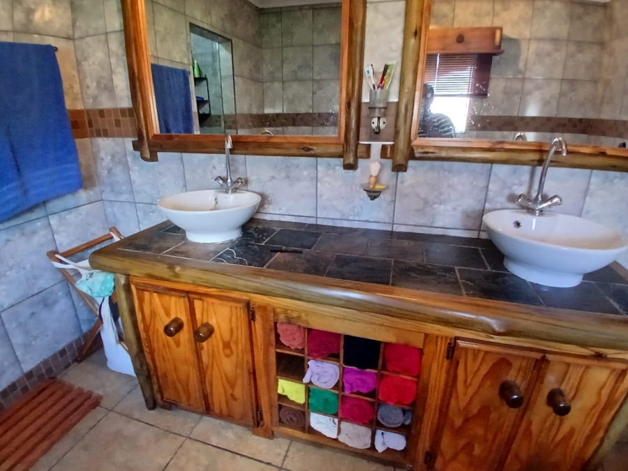 6 Bedroom Property for Sale in Selcourt Gauteng
