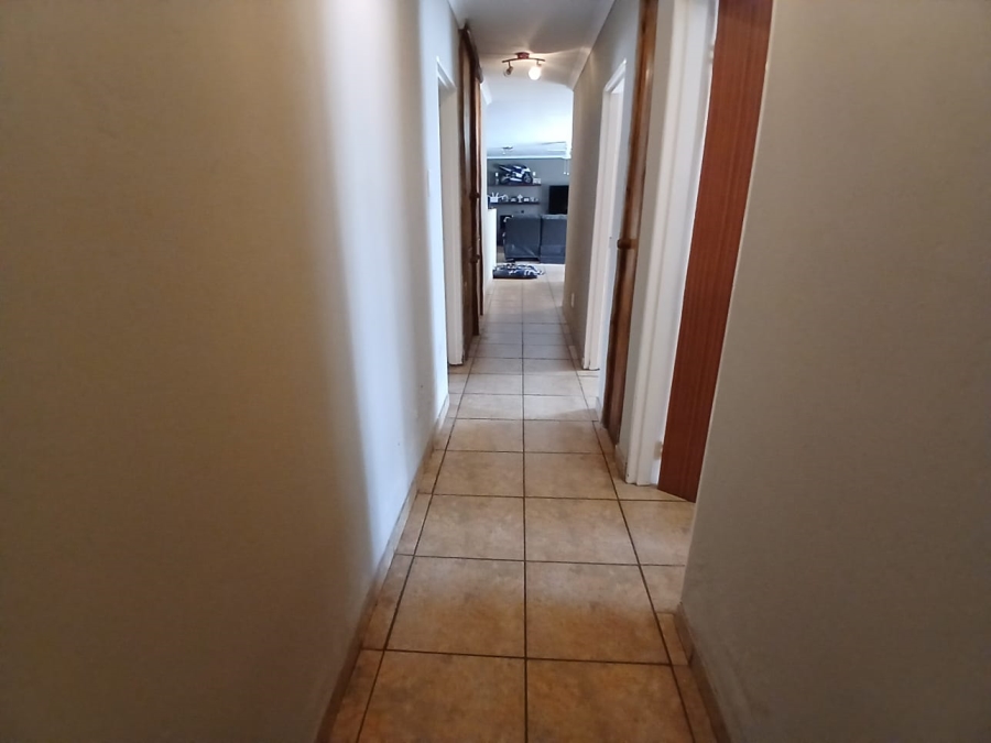 6 Bedroom Property for Sale in Selcourt Gauteng