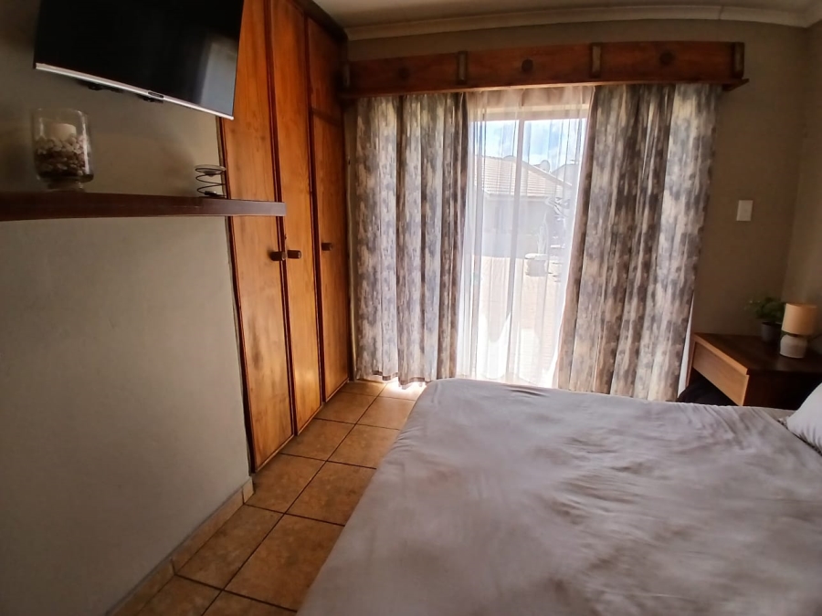 6 Bedroom Property for Sale in Selcourt Gauteng