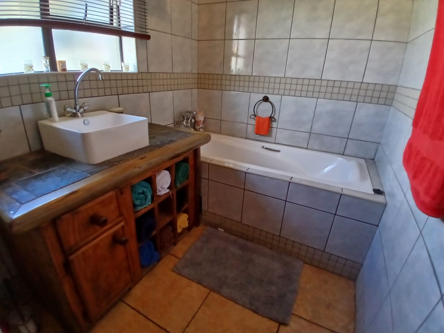6 Bedroom Property for Sale in Selcourt Gauteng