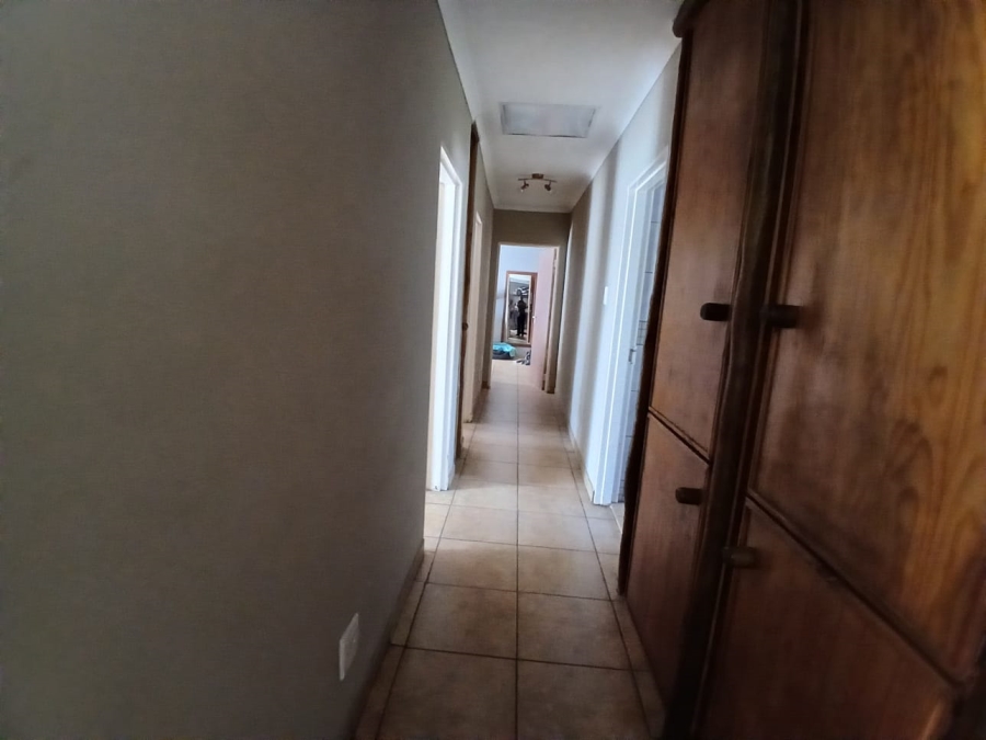 6 Bedroom Property for Sale in Selcourt Gauteng