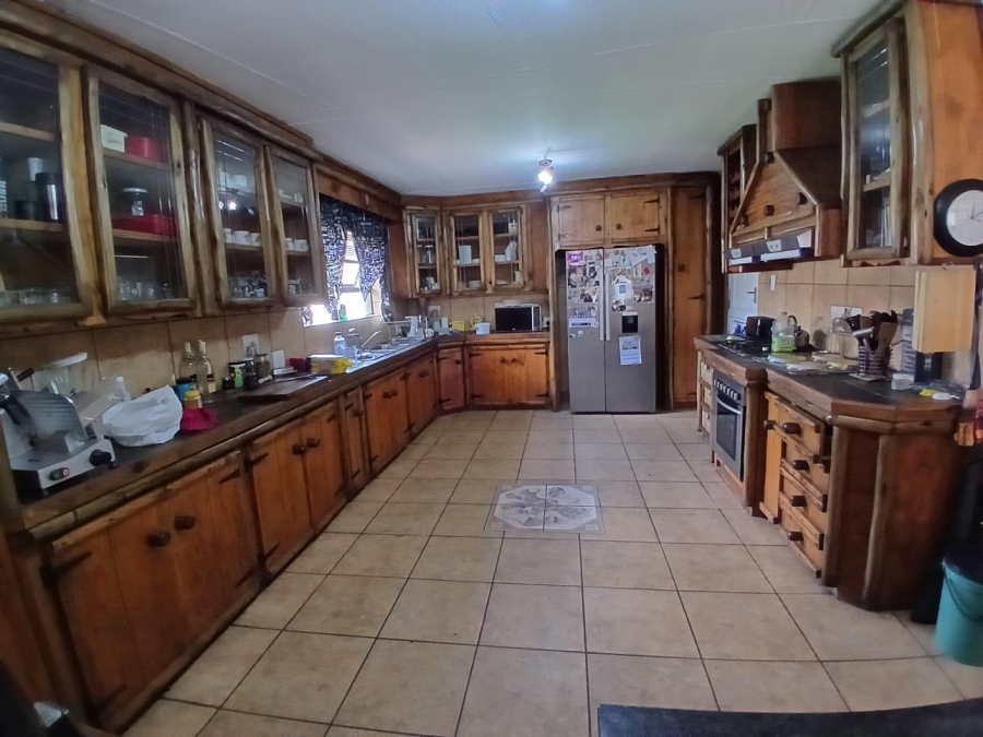 6 Bedroom Property for Sale in Selcourt Gauteng