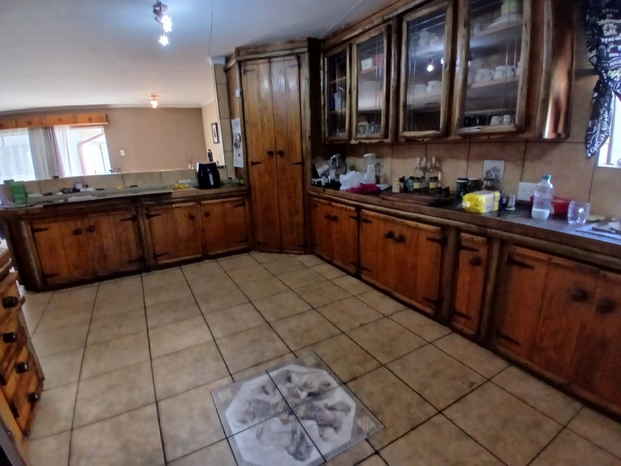 6 Bedroom Property for Sale in Selcourt Gauteng