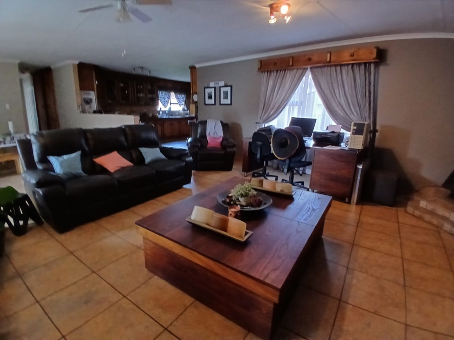 6 Bedroom Property for Sale in Selcourt Gauteng