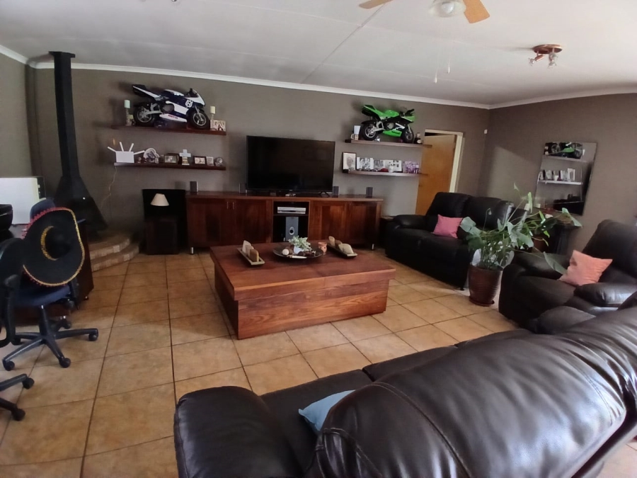 6 Bedroom Property for Sale in Selcourt Gauteng