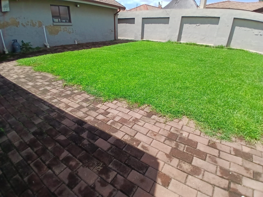 6 Bedroom Property for Sale in Selcourt Gauteng