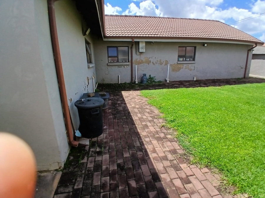 6 Bedroom Property for Sale in Selcourt Gauteng