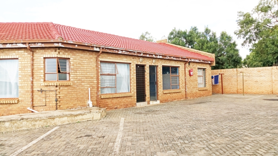 1 Bedroom Property for Sale in Vosloorus Ext 16 Gauteng