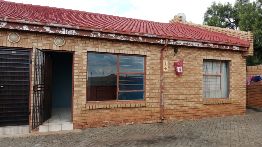 1 Bedroom Property for Sale in Vosloorus Ext 16 Gauteng