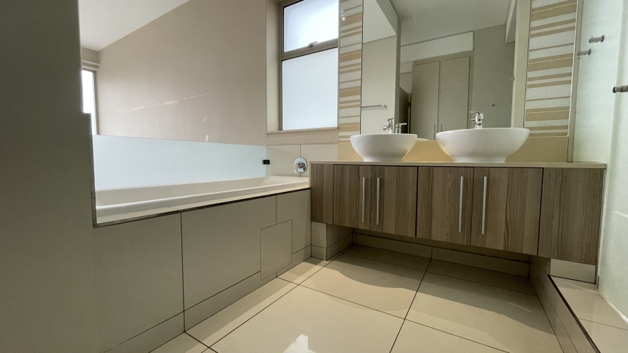 To Let 2 Bedroom Property for Rent in Rosebank Gauteng