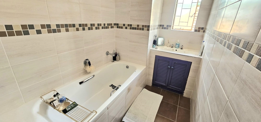 2 Bedroom Property for Sale in Garsfontein Gauteng