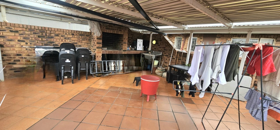2 Bedroom Property for Sale in Garsfontein Gauteng