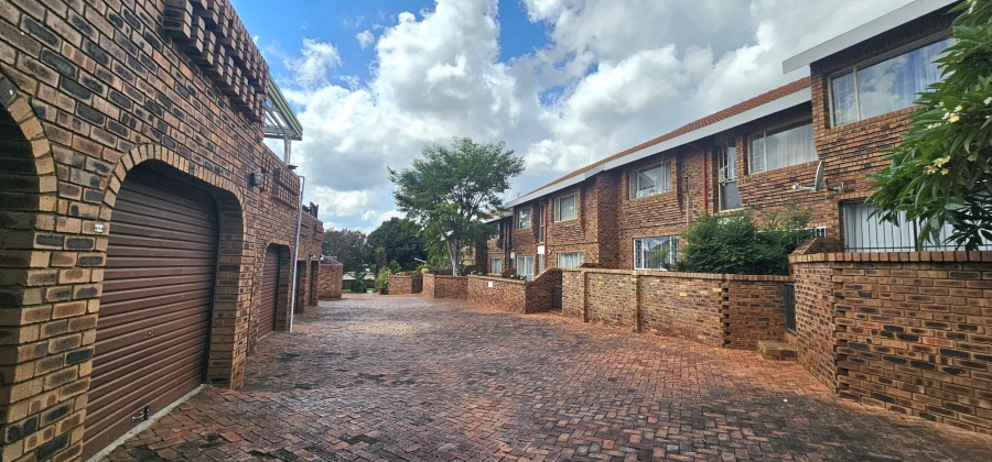 2 Bedroom Property for Sale in Garsfontein Gauteng