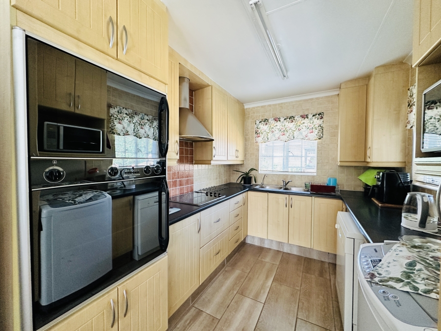 2 Bedroom Property for Sale in Albertsdal Gauteng