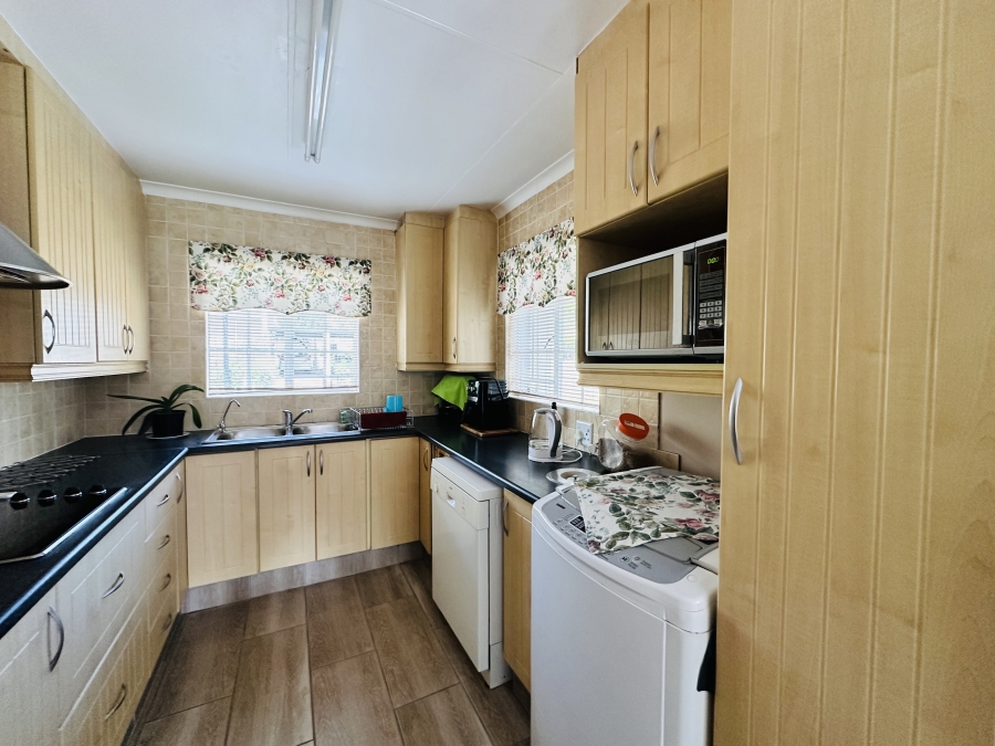 2 Bedroom Property for Sale in Albertsdal Gauteng