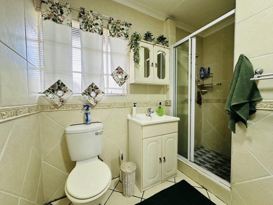 2 Bedroom Property for Sale in Albertsdal Gauteng