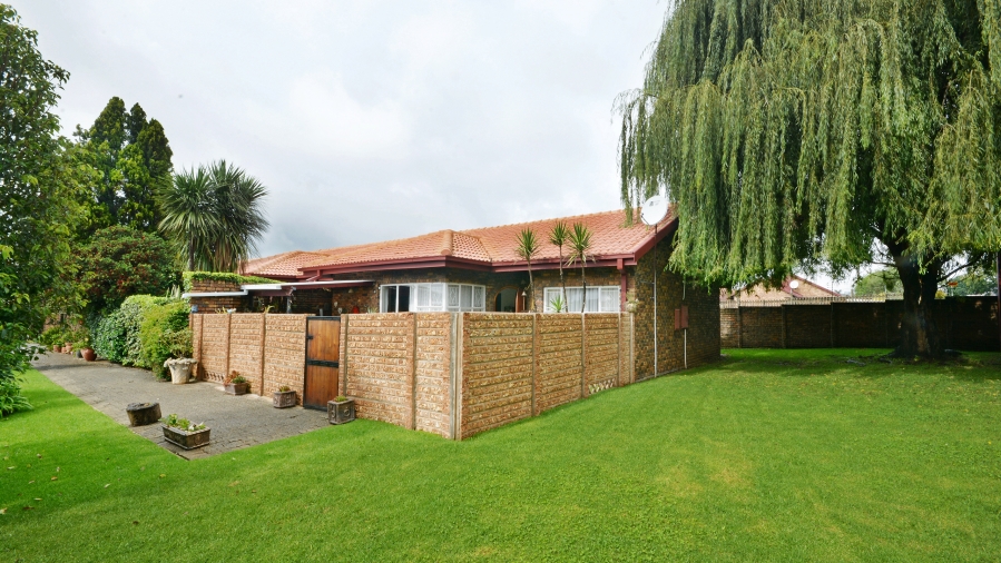 2 Bedroom Property for Sale in Edleen Gauteng