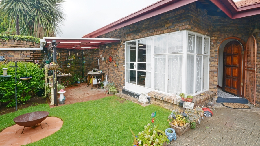 2 Bedroom Property for Sale in Edleen Gauteng