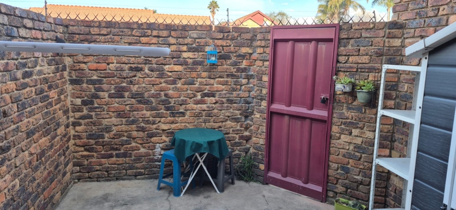 2 Bedroom Property for Sale in Edleen Gauteng