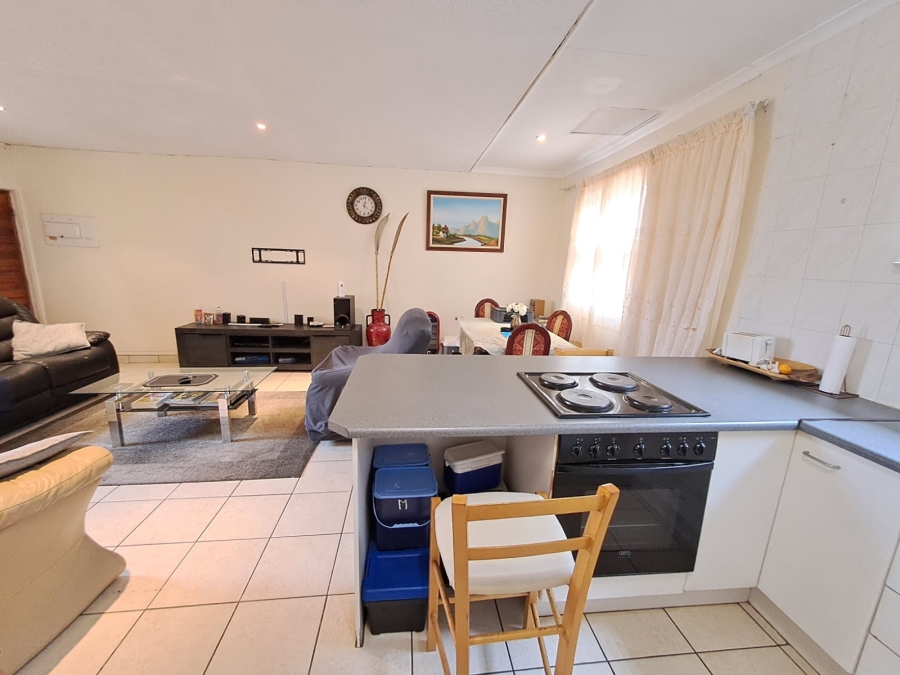 2 Bedroom Property for Sale in Glenanda Gauteng