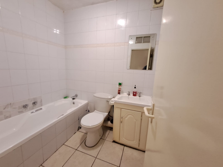2 Bedroom Property for Sale in Glenanda Gauteng