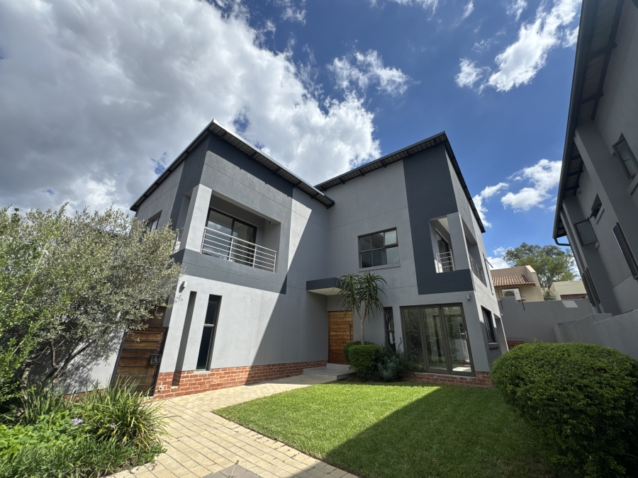 To Let 4 Bedroom Property for Rent in Bryanston East Gauteng