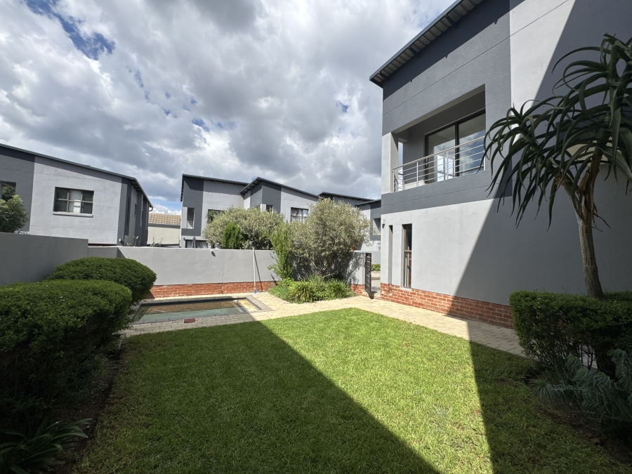 To Let 4 Bedroom Property for Rent in Bryanston East Gauteng