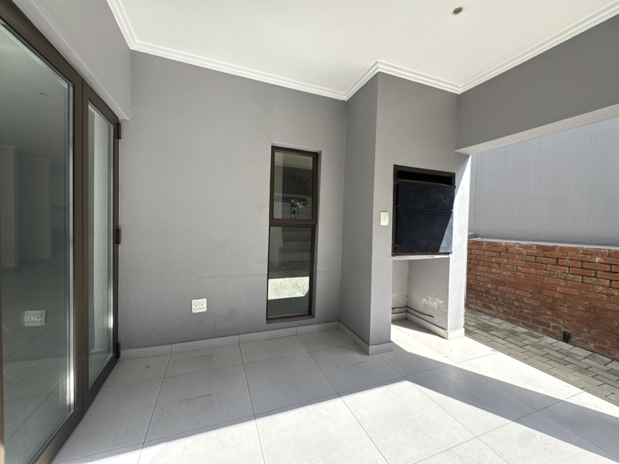 To Let 4 Bedroom Property for Rent in Bryanston East Gauteng