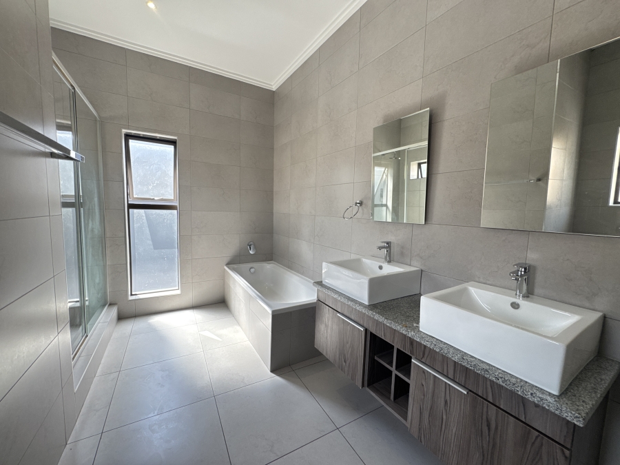 To Let 4 Bedroom Property for Rent in Bryanston East Gauteng