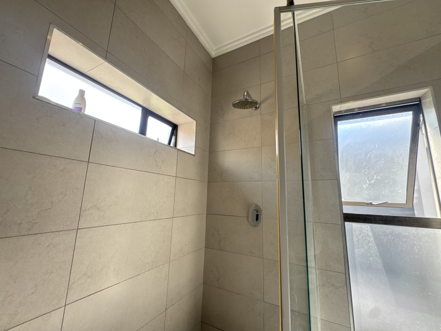 To Let 4 Bedroom Property for Rent in Bryanston East Gauteng