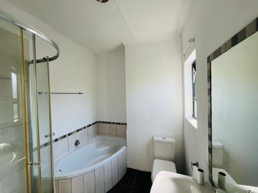 3 Bedroom Property for Sale in Honeydew Grove Gauteng