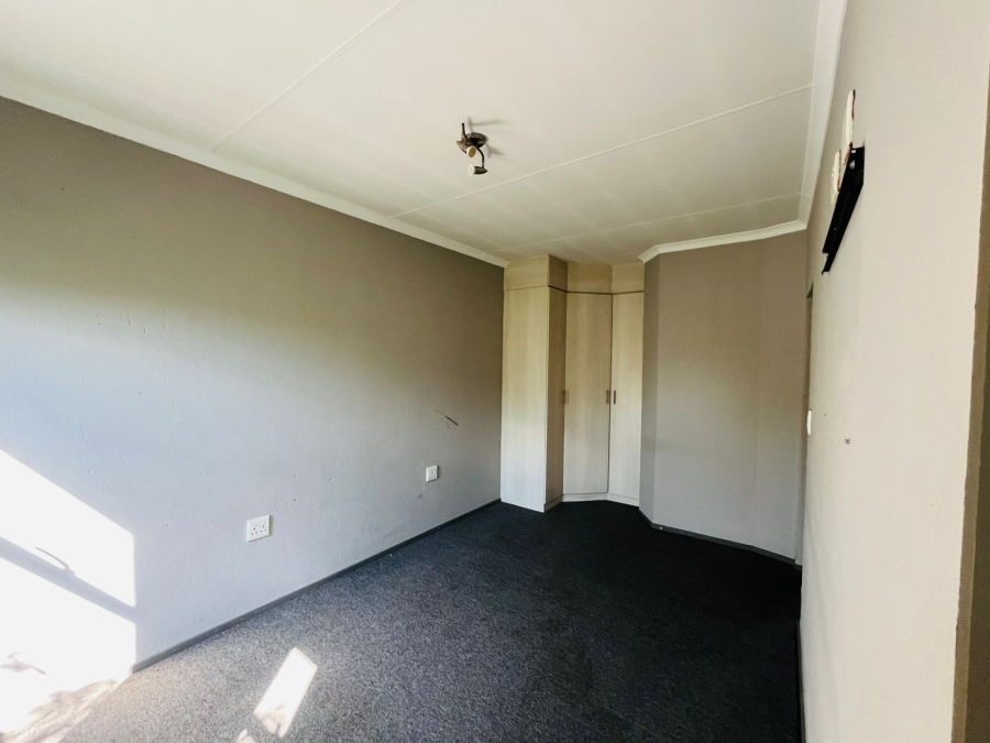 3 Bedroom Property for Sale in Honeydew Grove Gauteng