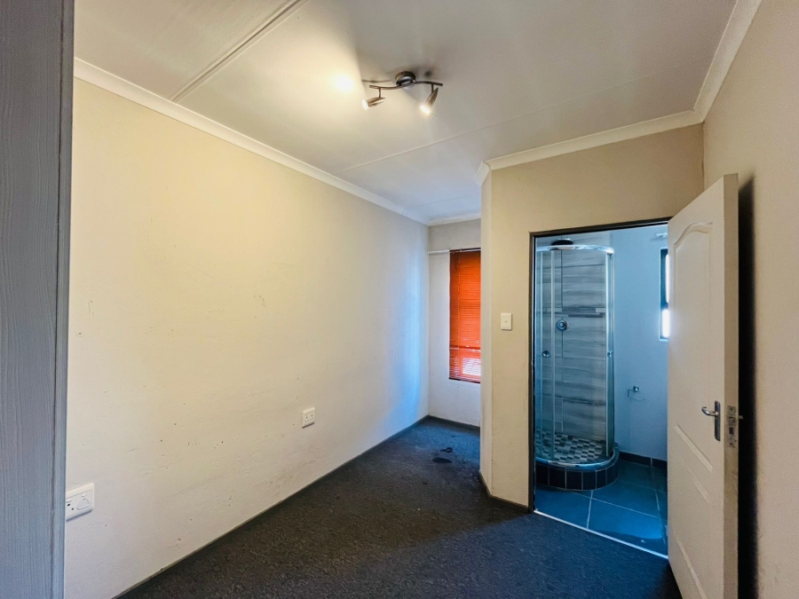 3 Bedroom Property for Sale in Honeydew Grove Gauteng