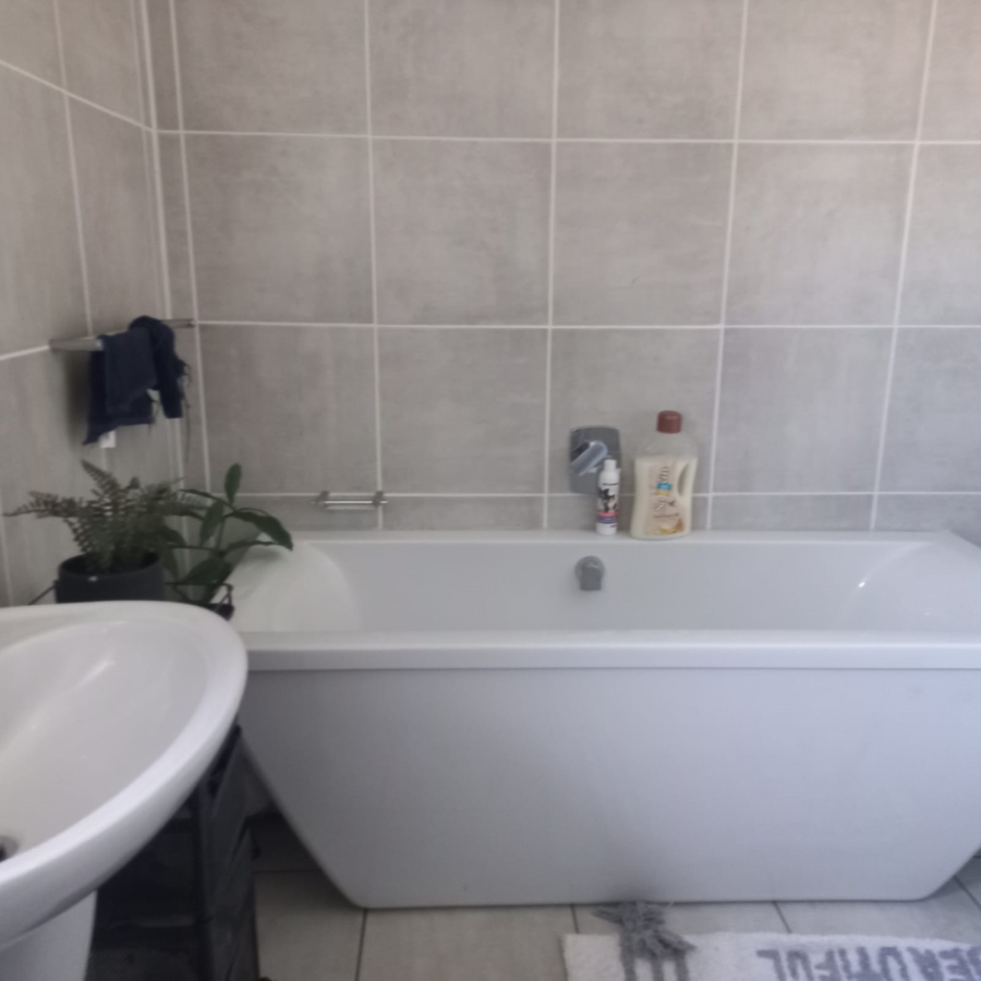 To Let 1 Bedroom Property for Rent in Linbro Park Gauteng