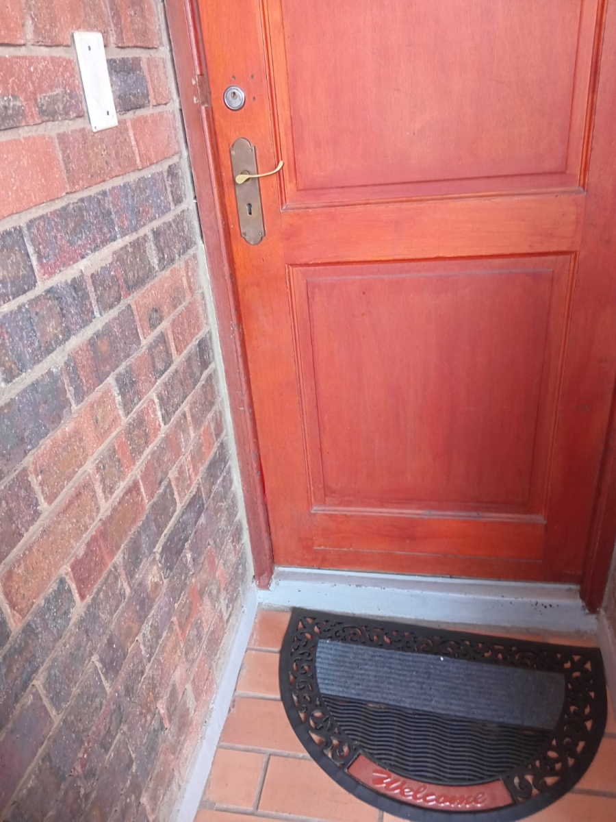 To Let 2 Bedroom Property for Rent in Glen Marais Gauteng