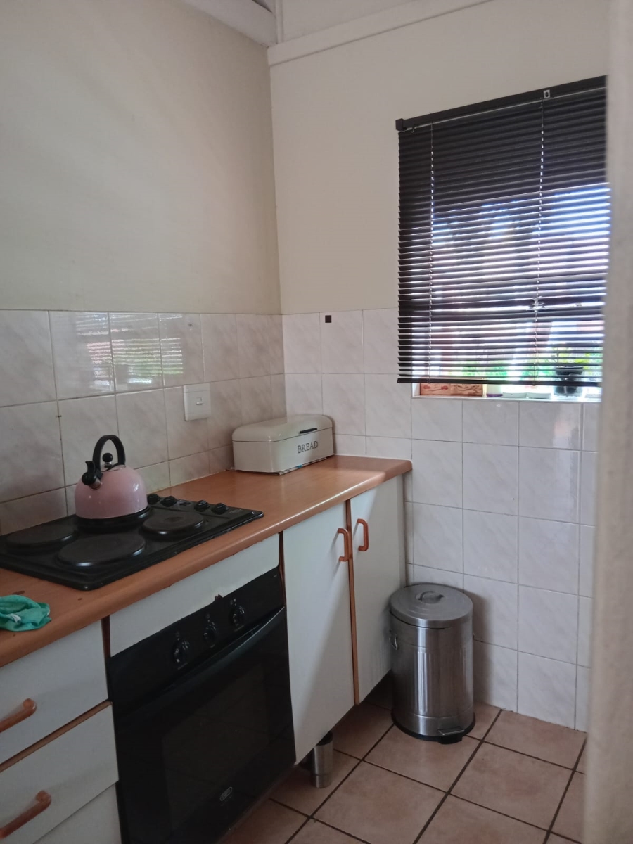 To Let 2 Bedroom Property for Rent in Glen Marais Gauteng