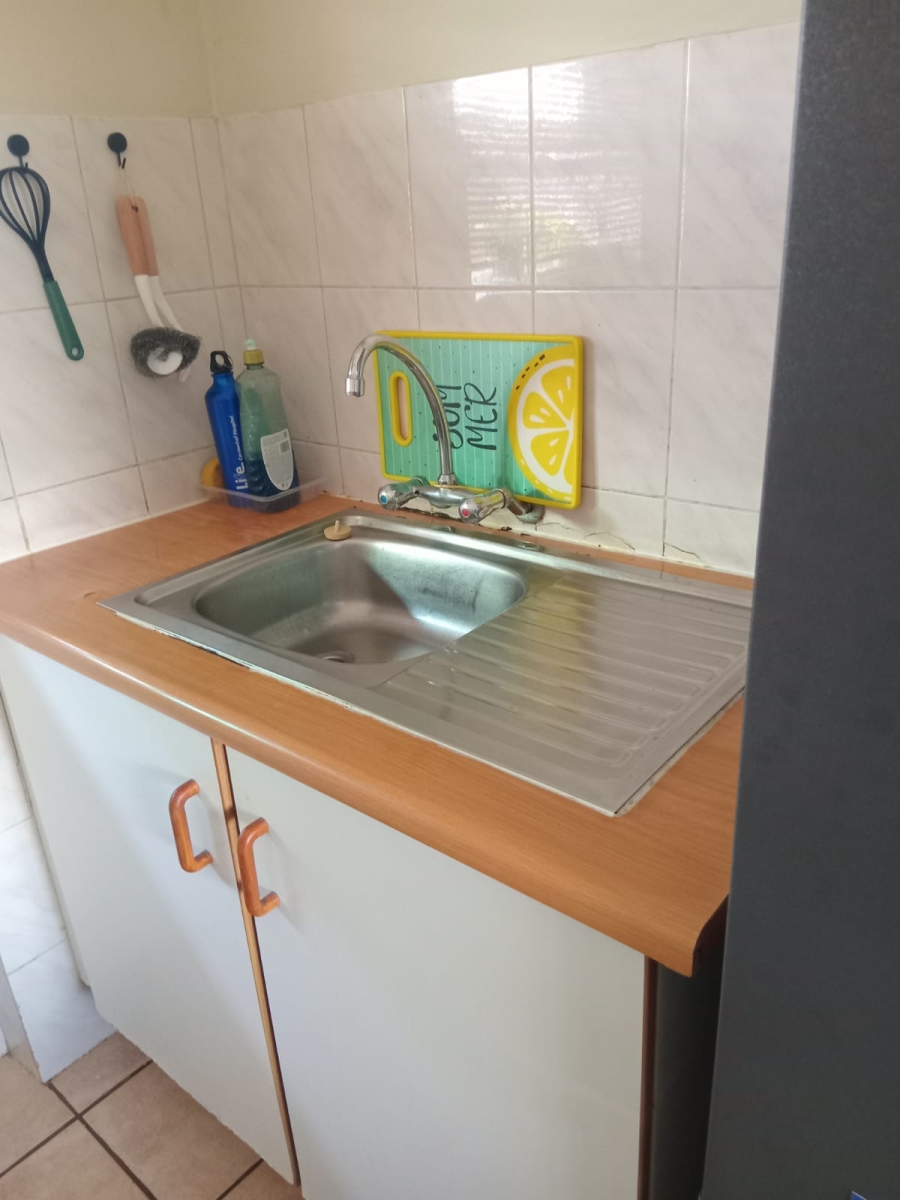 To Let 2 Bedroom Property for Rent in Glen Marais Gauteng