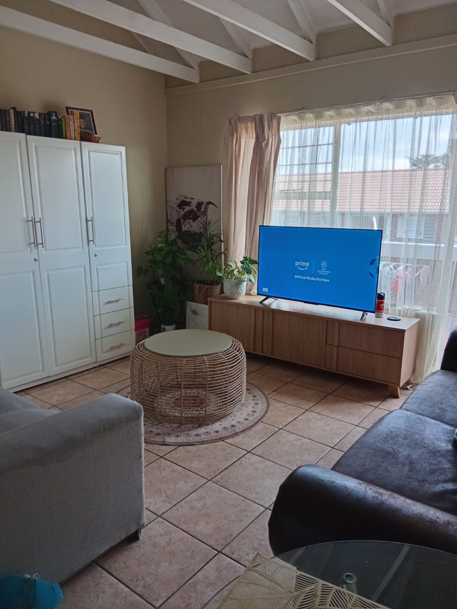 To Let 2 Bedroom Property for Rent in Glen Marais Gauteng