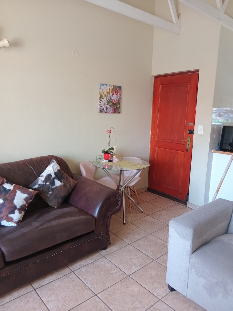 To Let 2 Bedroom Property for Rent in Glen Marais Gauteng