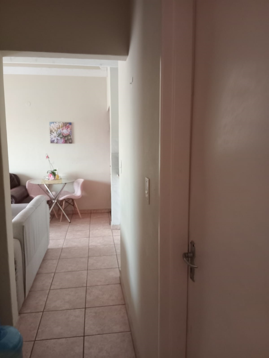 To Let 2 Bedroom Property for Rent in Glen Marais Gauteng