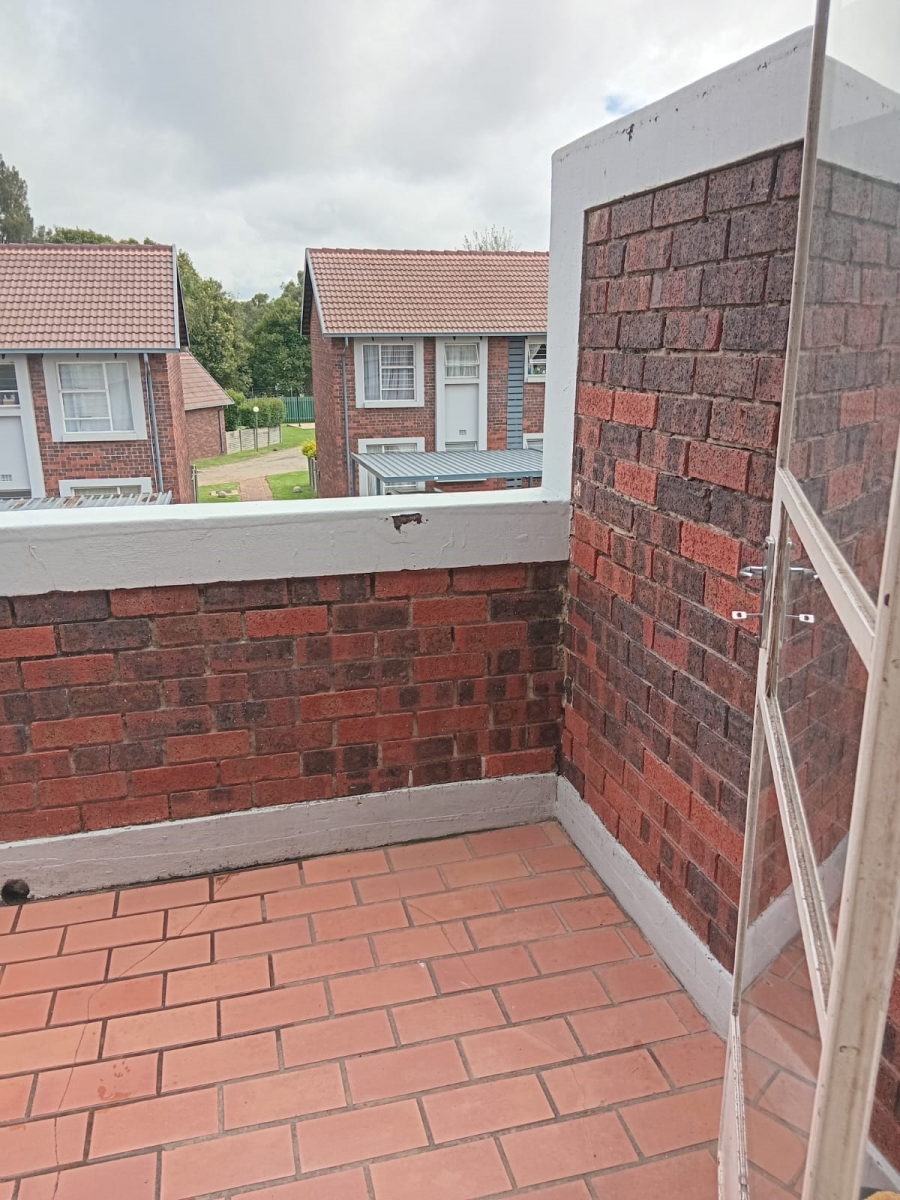 To Let 2 Bedroom Property for Rent in Glen Marais Gauteng