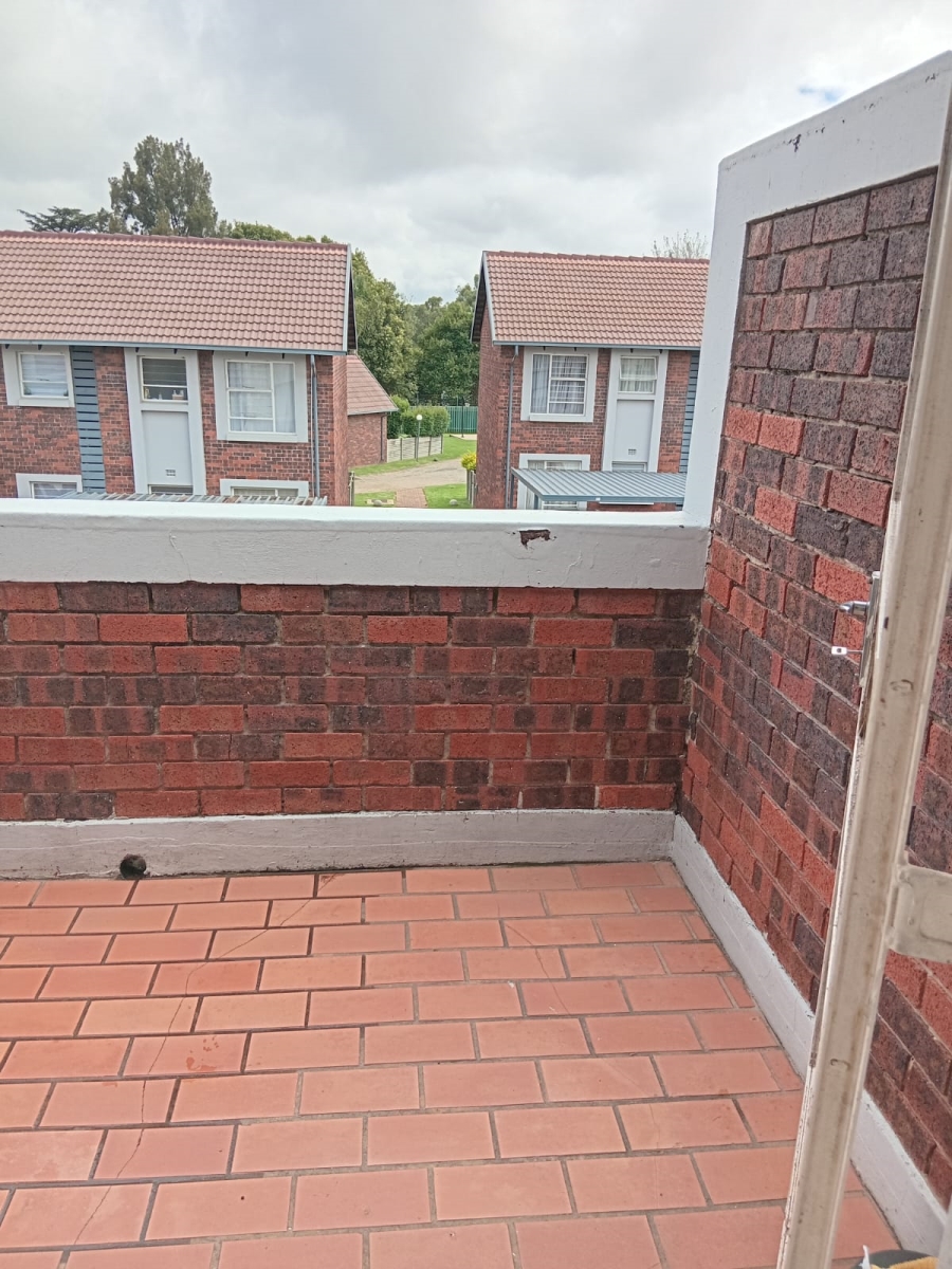 To Let 2 Bedroom Property for Rent in Glen Marais Gauteng