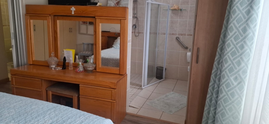 2 Bedroom Property for Sale in Norton Park Gauteng