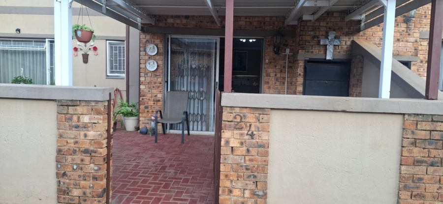 2 Bedroom Property for Sale in Norton Park Gauteng