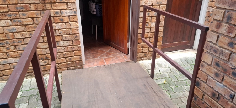 2 Bedroom Property for Sale in Norton Park Gauteng